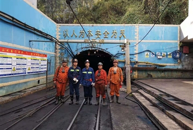州工投集团公司张毅总经理到会锌公司走基层帮扶慰问困难党员暨益门煤矿调研、讲党课